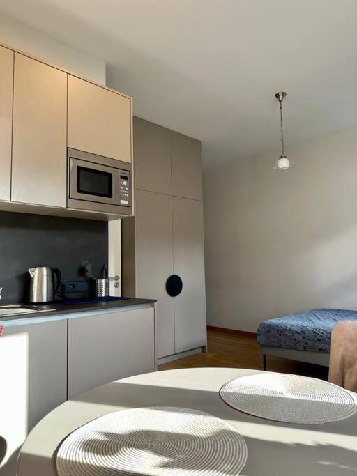 Modern Central Apartment Riga Retreat المظهر الخارجي الصورة