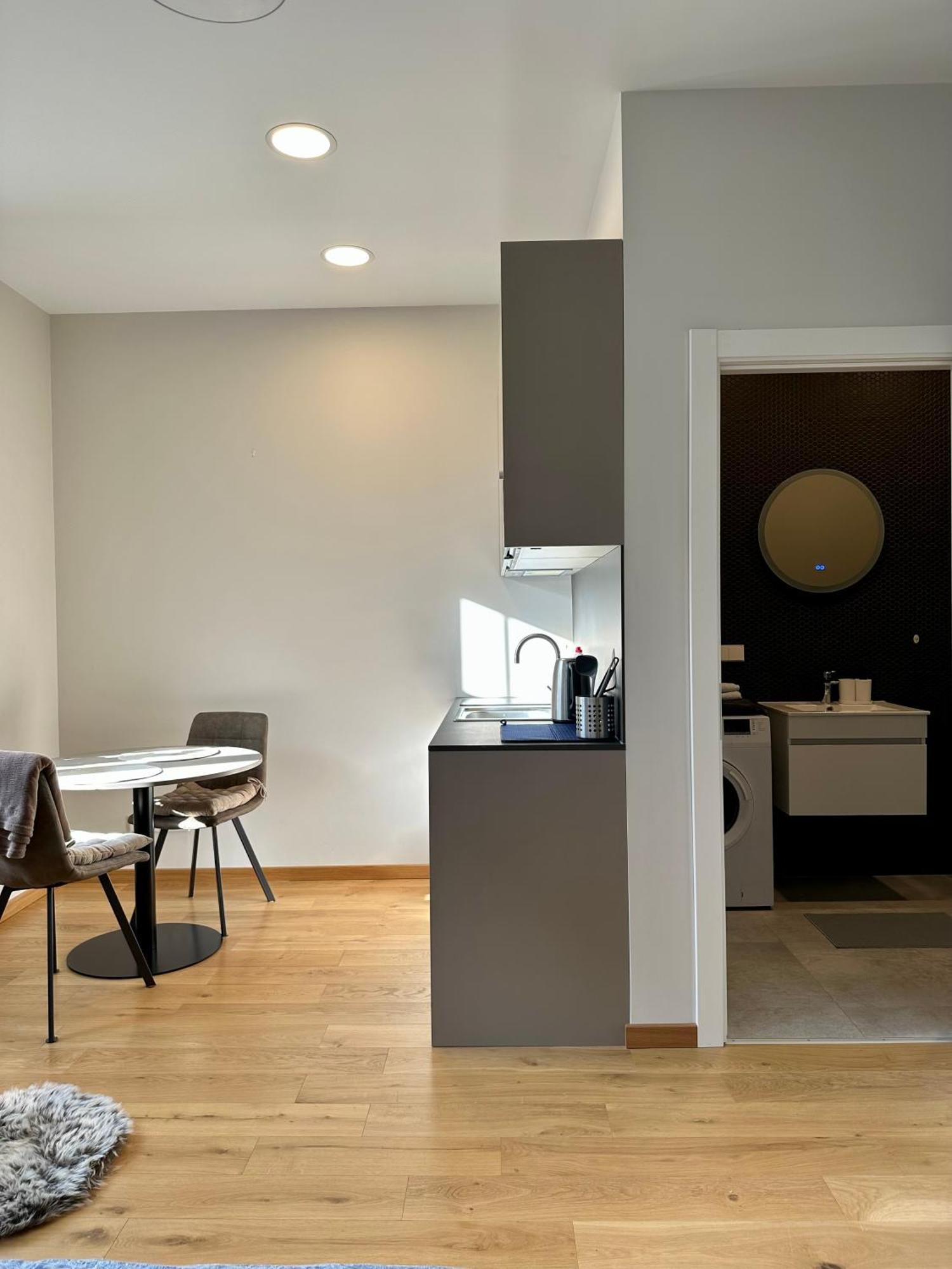 Modern Central Apartment Riga Retreat المظهر الخارجي الصورة
