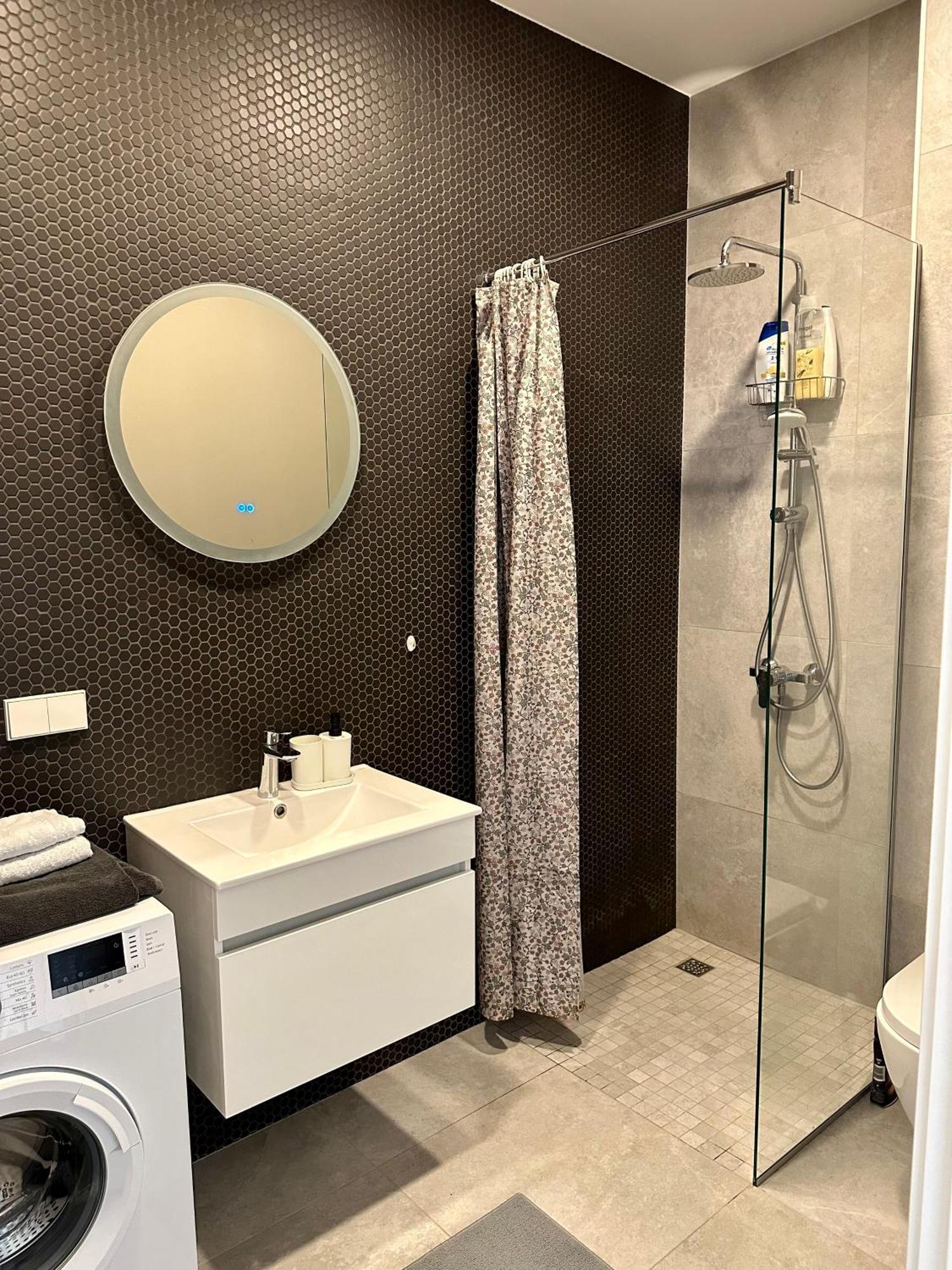 Modern Central Apartment Riga Retreat المظهر الخارجي الصورة